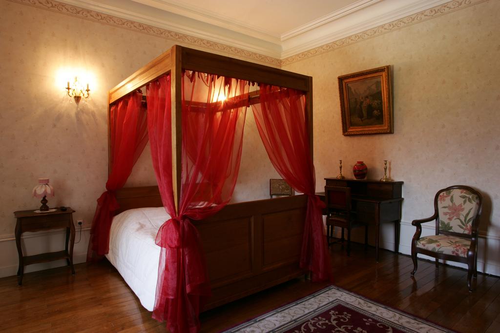 Chateau De Montbraye 13099875 77