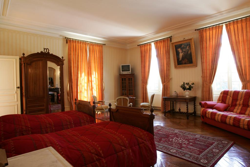 Chateau De Montbraye 13100352 81